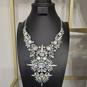 Elegant Silver and Iridescent Necklace